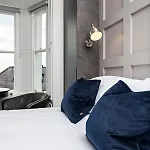Superb Marina Hideaway